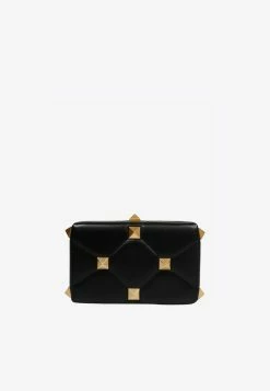 Valentino Roman Stud Clutch In Lambskin Black -Cheap TOP-HANDLE-BAGS Store 8bff2f3b0d3703b5f9272d6a87fa892a